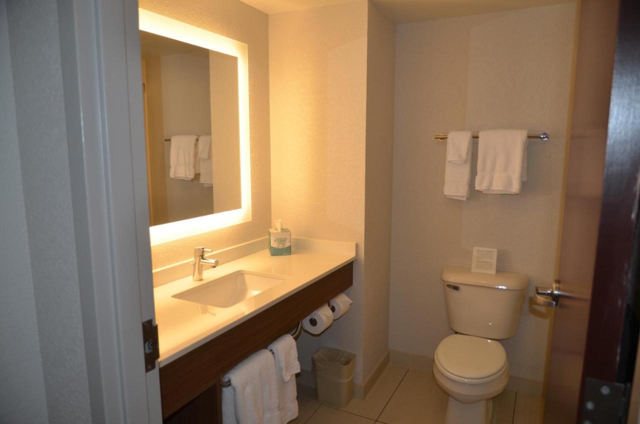 Holiday Inn Express Hotel & Suites Rochester By Ihg Екстер'єр фото