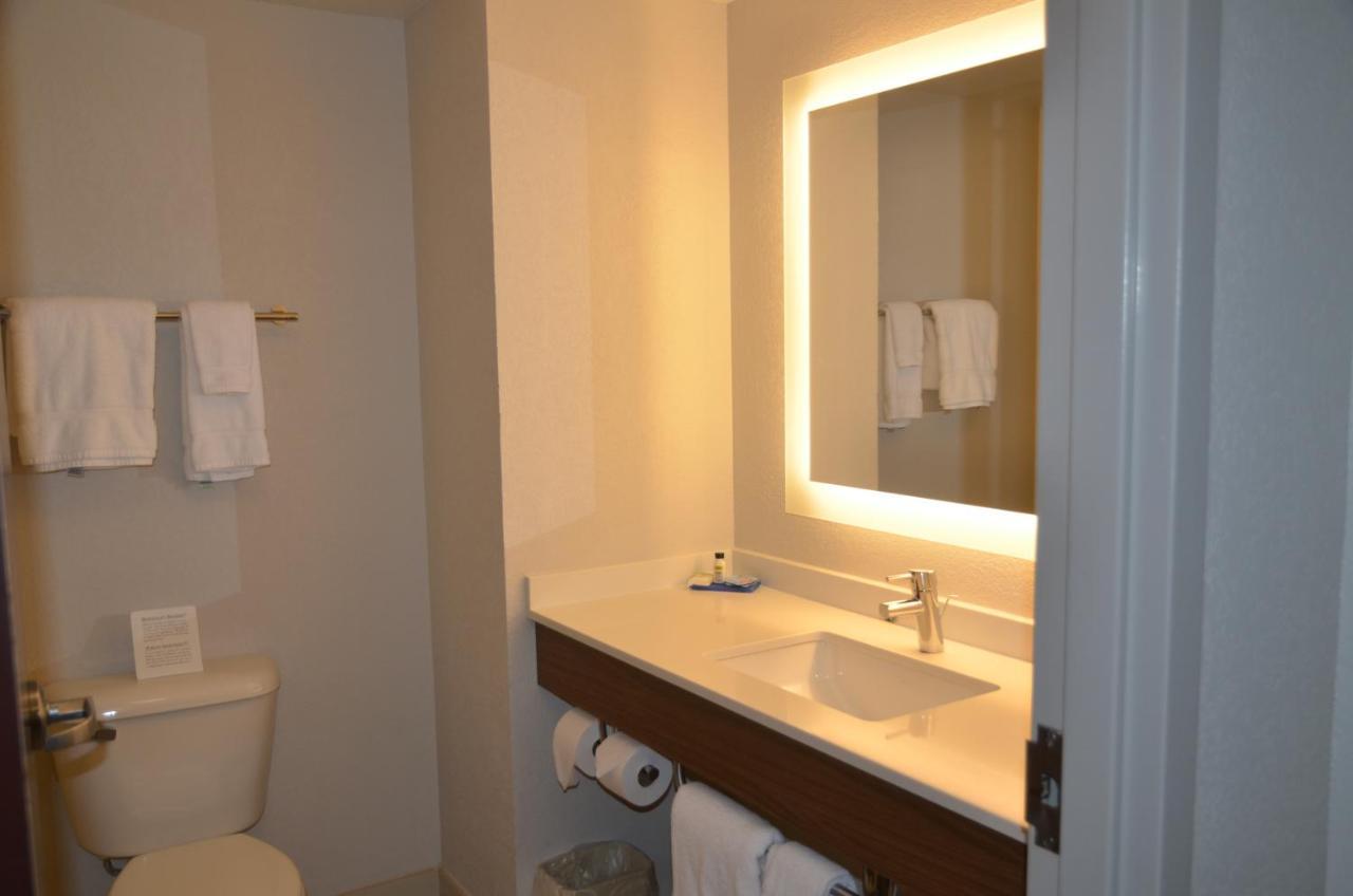 Holiday Inn Express Hotel & Suites Rochester By Ihg Екстер'єр фото