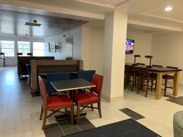 Holiday Inn Express Hotel & Suites Rochester By Ihg Екстер'єр фото