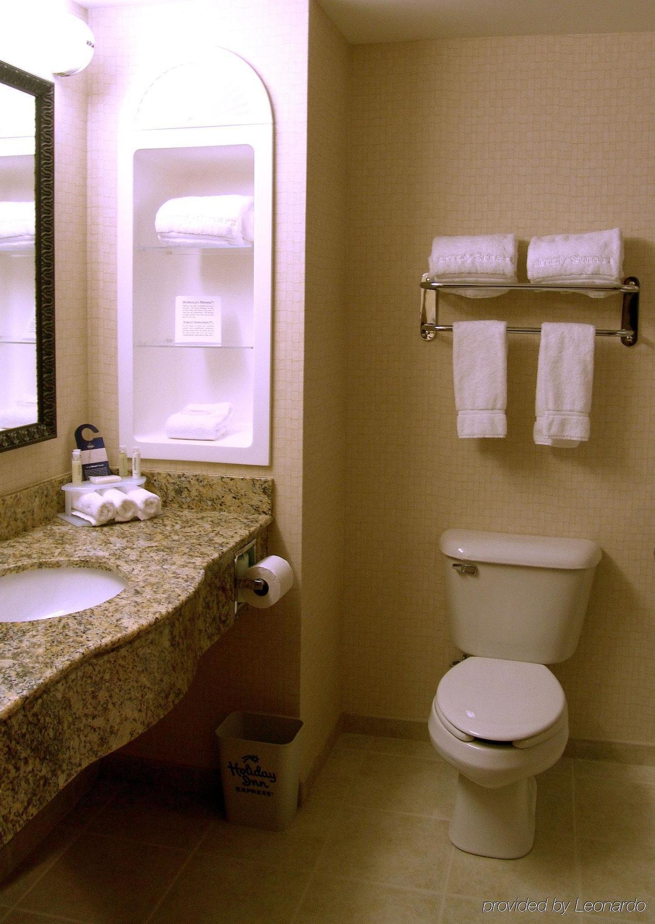 Holiday Inn Express Hotel & Suites Rochester By Ihg Номер фото