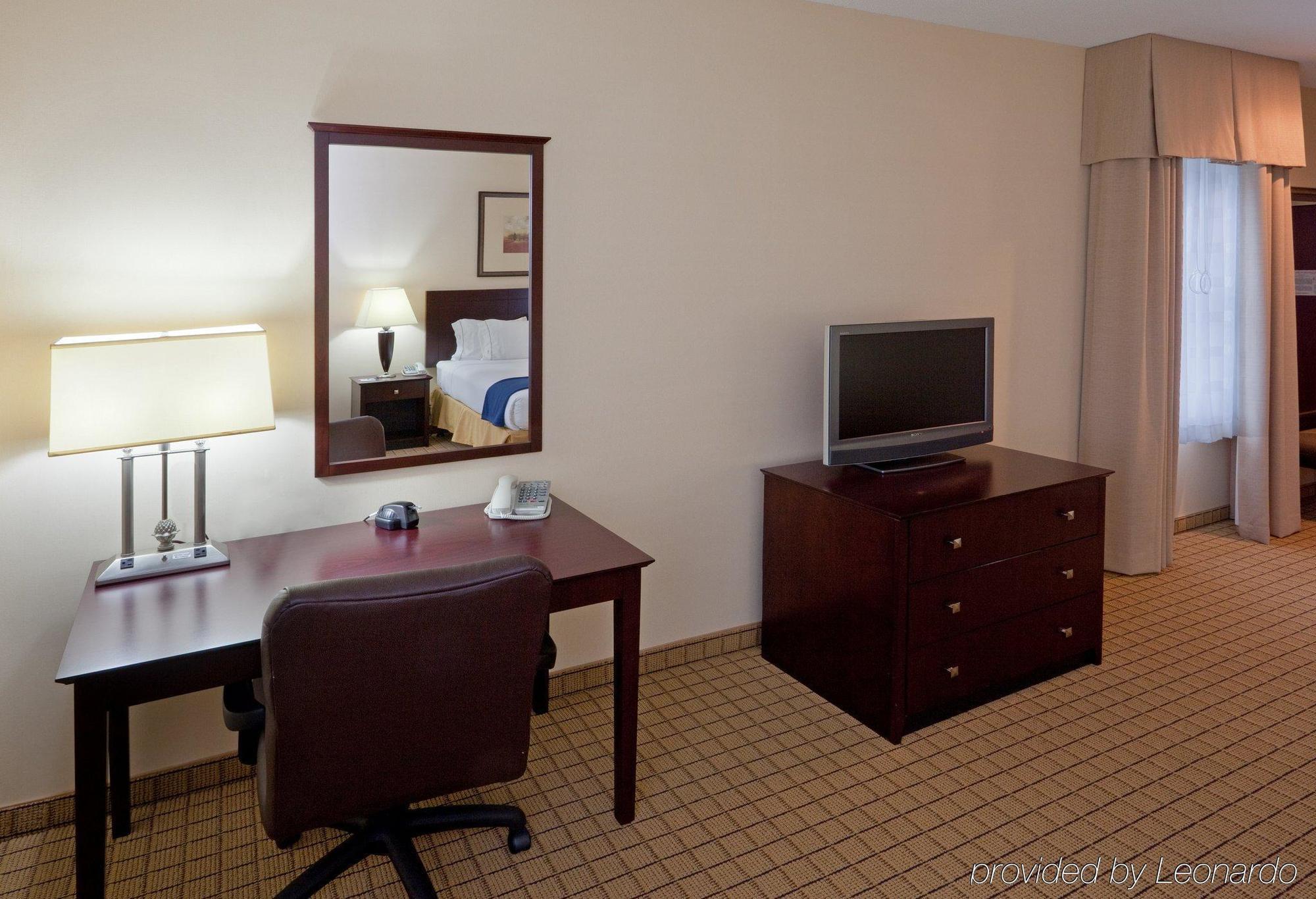 Holiday Inn Express Hotel & Suites Rochester By Ihg Номер фото